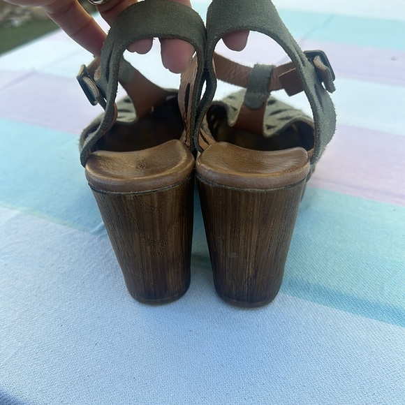 Eric Michael Nova EU 39 Leather Cutout Closed Toe Ankle Strap Wood Stud Sandals - Picture 3 of 9